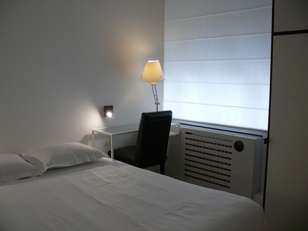 Imagen de la habitación del Hotel LAMBEAU. Foto 10