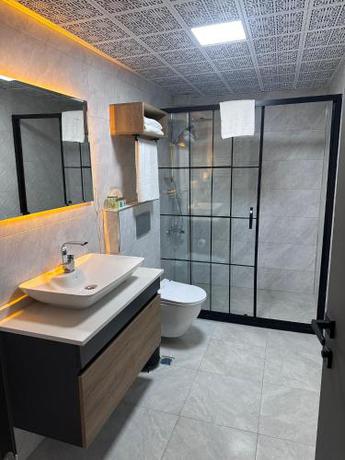 Imagen de la habitación del Hotel LAMORE OTEl. Foto 18