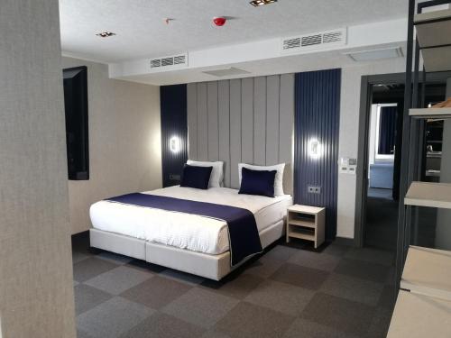 Imagen general del Hotel LAMORE OTEl. Foto 8