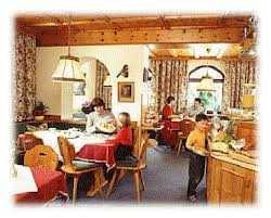 Imagen del bar/restaurante del Hotel LANDHAUS GLETSCHERM&Uuml;HLE. Foto 17