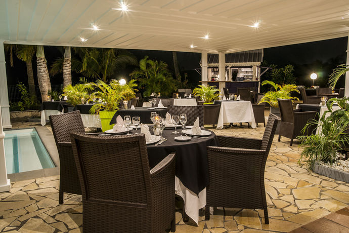 Imagen del bar/restaurante del Hotel LATITUDE 21. Foto 5