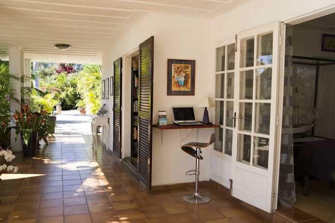 Imagen de la piscina del Hotel LATITUDE 21. Foto 15