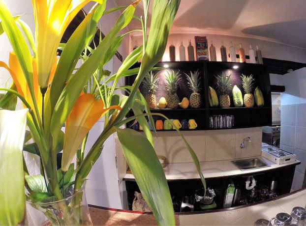 Imagen del bar/restaurante del Hotel L\'AUBERGE INN - Hostel. Foto 6
