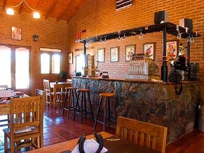 Imagen del bar/restaurante del Hotel LAUQUEN PILMAIQUEN HOSTER&Iacute;A. Foto 3