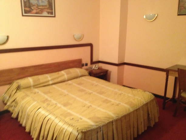 Imagen de la habitación del Hotel L'Aeroport. Foto 5