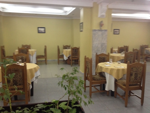 Imagen del bar/restaurante del Hotel L'Aeroport. Foto 3