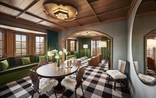 Imagen de la habitación del Hotel L'Apog&eacute;e Courchevel. Foto 18