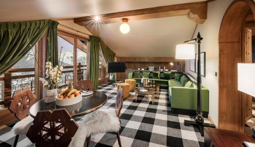 Imagen de la habitación del Hotel L'Apog&eacute;e Courchevel. Foto 20
