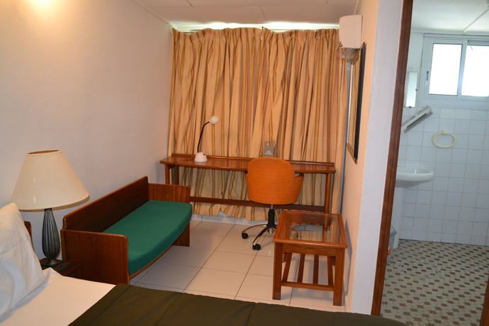Imagen de la habitación del Hotel L\'Aquarius Marina 2000. Foto 12