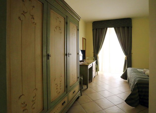 Imagen de la habitación del Hotel L\'Aquila. Foto 8