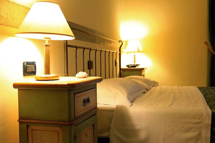 Imagen de la habitación del Hotel L\'Aquila. Foto 9