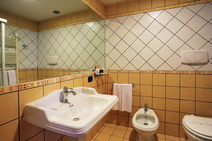 Imagen de la habitación del Hotel L\'Aquila. Foto 12