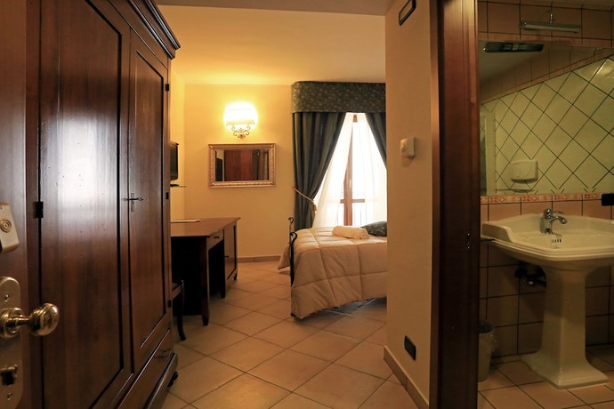 Imagen de la habitación del Hotel L\'Aquila. Foto 14