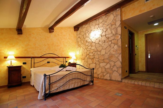 Imagen de la habitación del Hotel L\'Aquila. Foto 15
