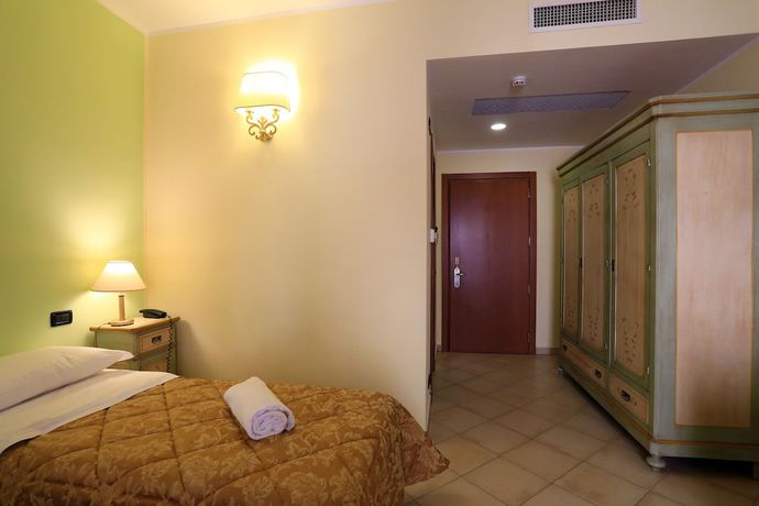 Imagen de la habitación del Hotel L\'Aquila. Foto 19