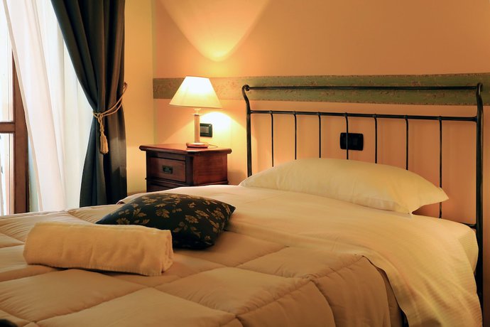 Imagen de la habitación del Hotel L\'Aquila. Foto 20