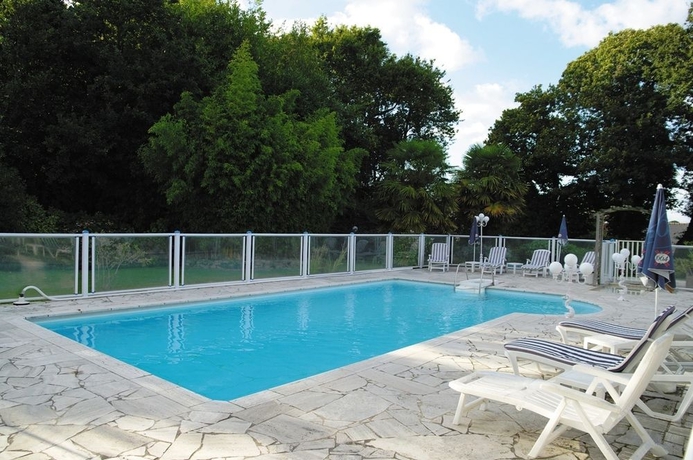 Imagen de la piscina del Hotel L'Armoric B&eacute;nodet - Logis. Foto 14