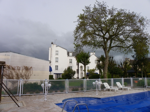 Imagen de la piscina del Hotel L'Armoric B&eacute;nodet - Logis. Foto 15