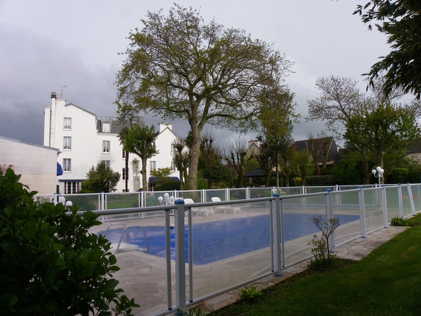 Imagen de la piscina del Hotel L'Armoric B&eacute;nodet - Logis. Foto 16