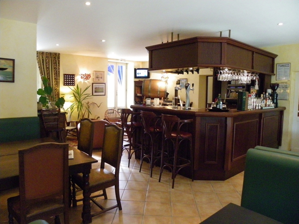 Imagen del bar/restaurante del Hotel L'Armoric B&eacute;nodet - Logis. Foto 5
