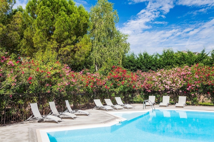 Imagen de la piscina del Hotel L\'Auberge Cigaloise. Foto 18