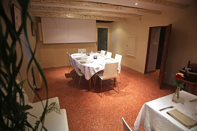 Imagen de los interiores del Hotel L\'Auberge Cigaloise. Foto 17