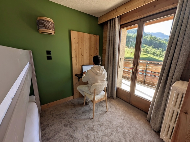 Imagen de la habitación del Hotel L\'Auberge Ensoleill&eacute;e. Foto 17