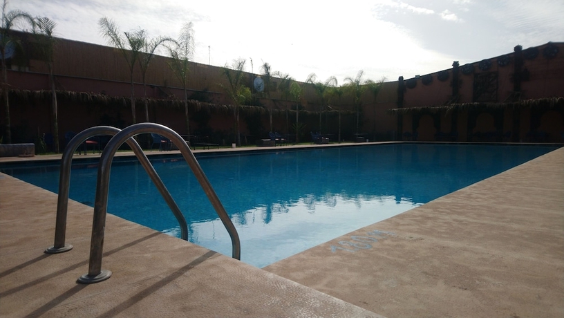 Imagen de la piscina del Hotel L\'Auberge de Tennis Msc. Foto 19