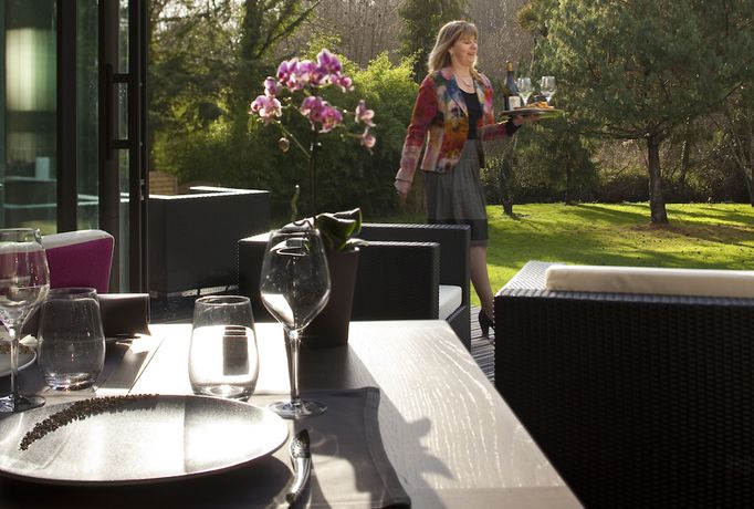 Imagen del bar/restaurante del Hotel L\'Aubini&egrave;re-Restaurant and Spa. Foto 6