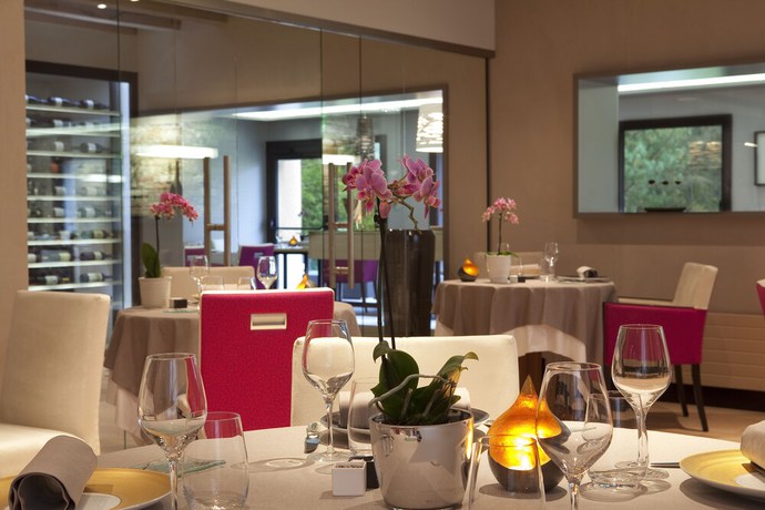 Imagen del bar/restaurante del Hotel L\'Aubini&egrave;re-Restaurant and Spa. Foto 7