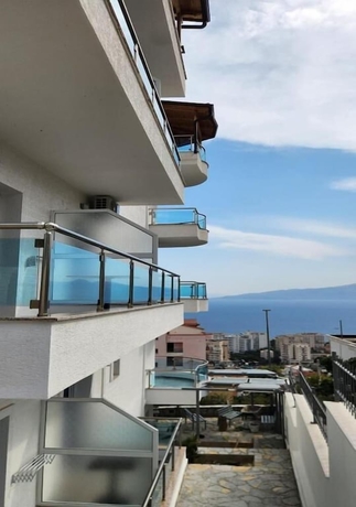 Imagen de los exteriores del Hotel LBC. Foto 9