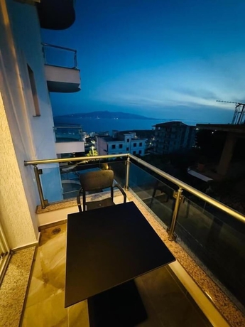 Imagen de los exteriores del Hotel LBC. Foto 10