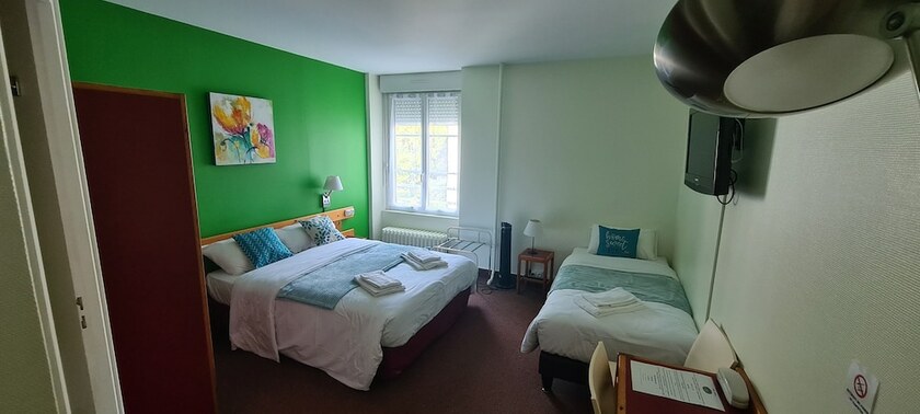 Imagen de la habitación del Hotel LE 120. Foto 16