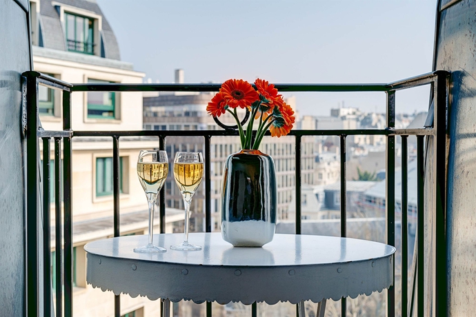 Imagen de la habitación del Hotel LE 123 ELYSEES. Foto 12