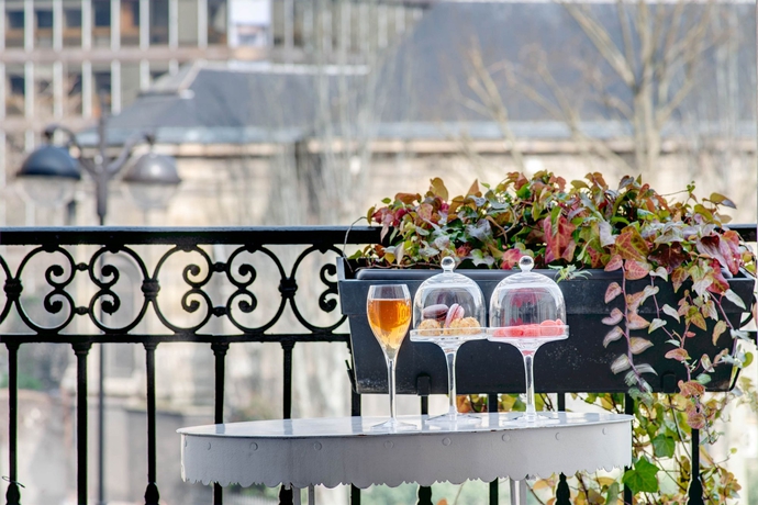 Imagen de la habitación del Hotel LE 123 ELYSEES. Foto 13