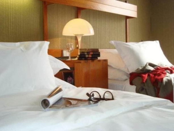 Imagen de la habitación del Hotel LE CATALOGNE. Foto 4