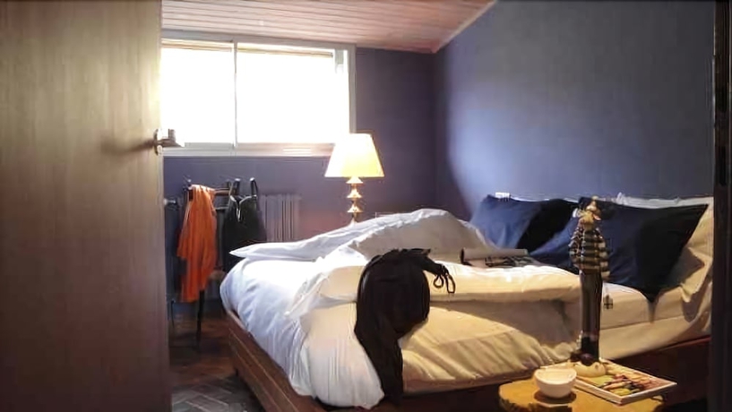 Imagen de la habitación del Hotel LE CATALOGNE. Foto 8