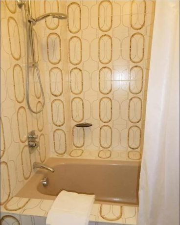 Imagen de la habitación del Hotel LE CATALOGNE. Foto 11