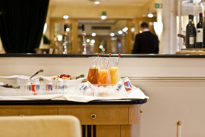 Imagen del bar/restaurante del Hotel LE CHATELAIN. Foto 5