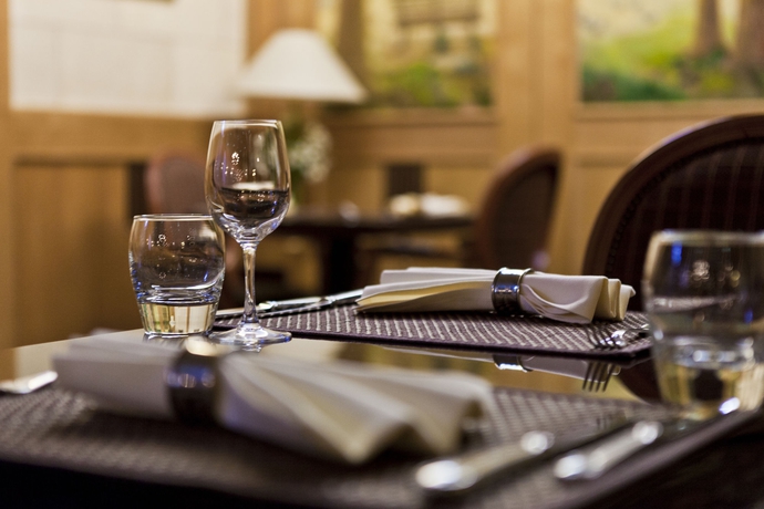 Imagen del bar/restaurante del Hotel LE CHATELAIN. Foto 8