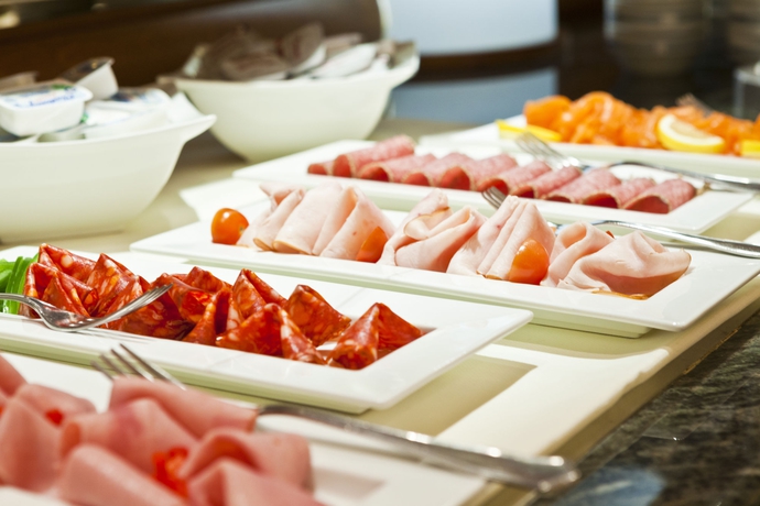 Imagen del bar/restaurante del Hotel LE CHATELAIN. Foto 9