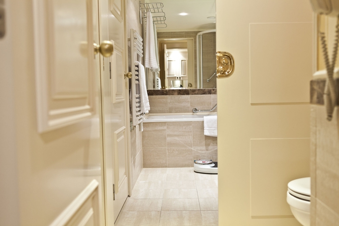 Imagen de la habitación del Hotel LE CHATELAIN. Foto 13