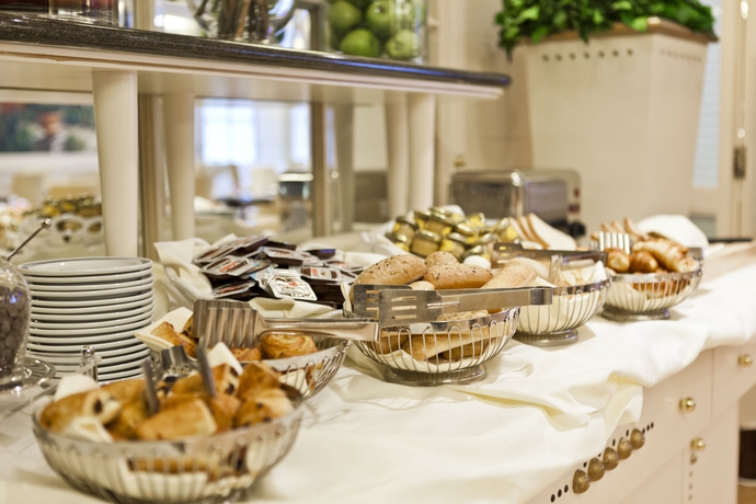 Imagen del bar/restaurante del Hotel LE CHATELAIN. Foto 11