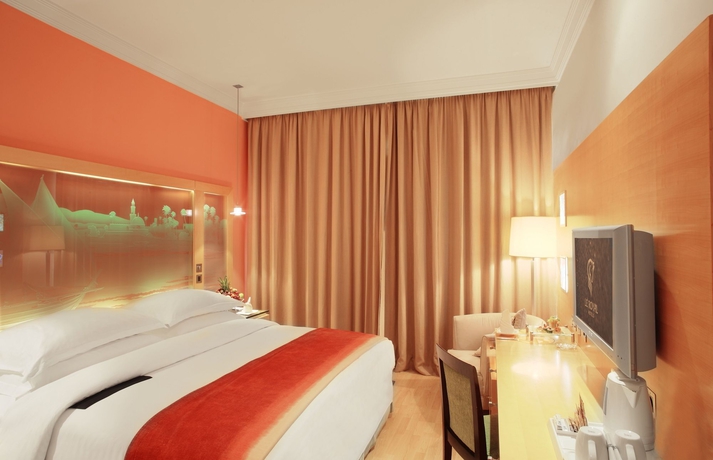 Imagen de la habitación del Hotel LE ROYAL TOWER. Foto 2