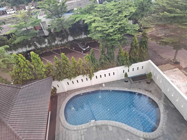 Imagen de la piscina del Hotel LE SEMAR HOTEL KARAWACI. Foto 9