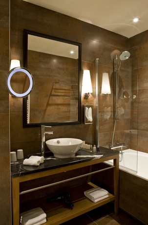 Imagen de la habitación del Hotel LE SIX HOTEL. Foto 9