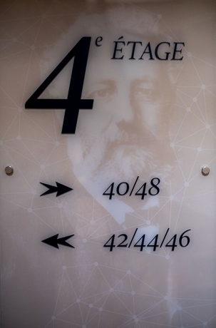 Imagen de los interiores del Hotel LE TOURVILLE PARIS. Foto 18