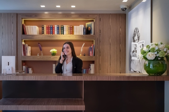 Imagen de los interiores del Hotel LE TOURVILLE PARIS. Foto 19