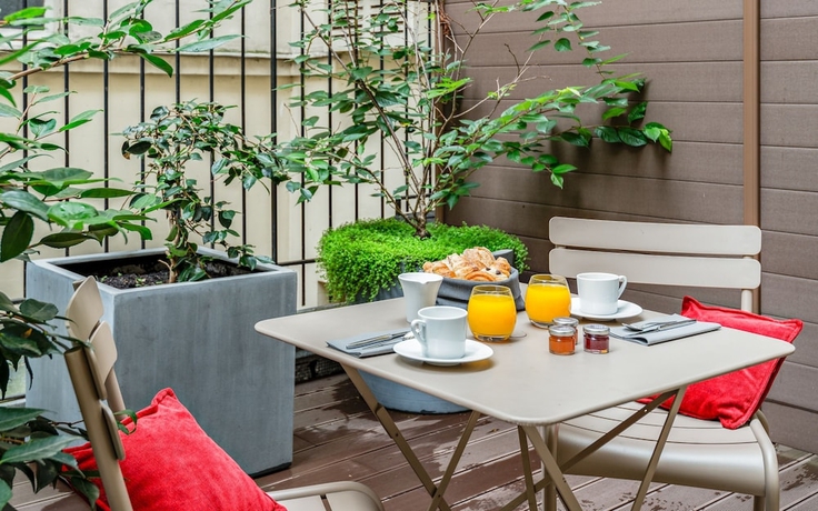 Imagen de la habitación del Hotel LE TOURVILLE PARIS. Foto 3
