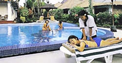 Imagen de la piscina del Hotel LEGIAN EXPRESS. Foto 5